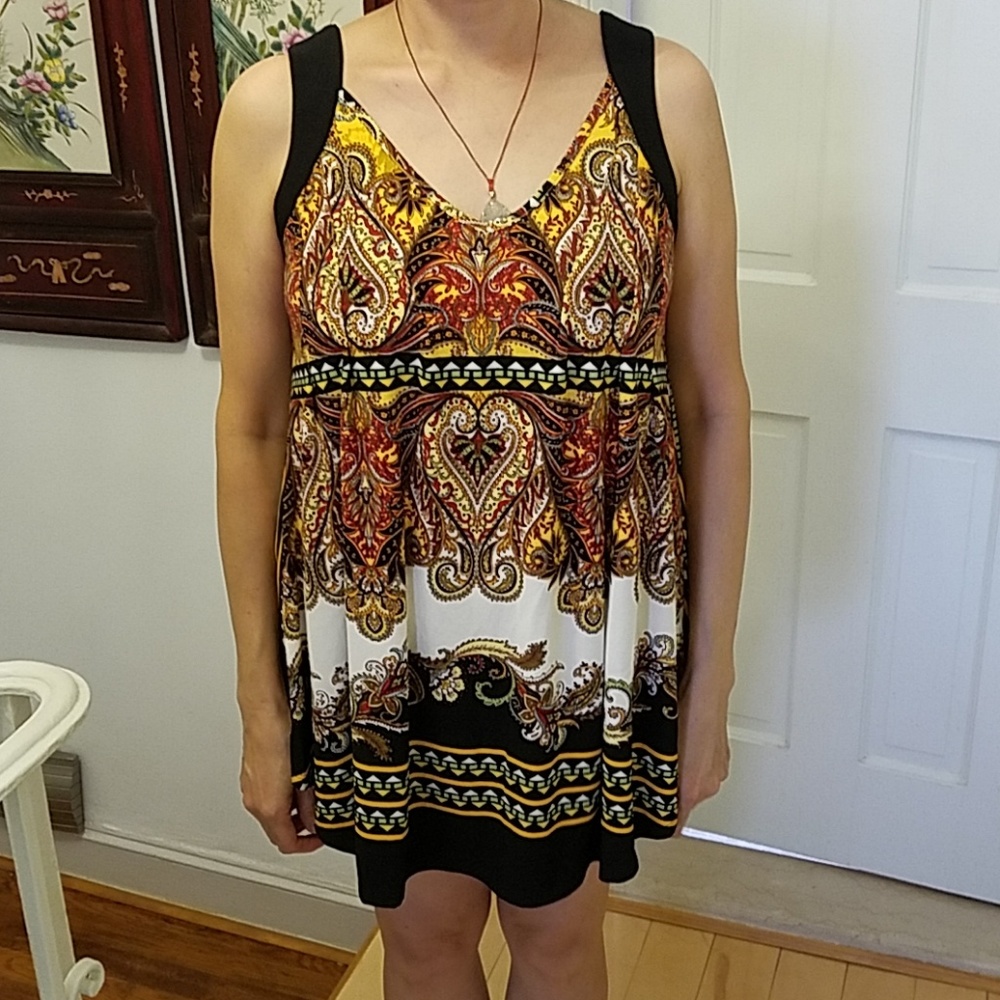 NEW - Flowy Detailed Gold Floral Patterned Top